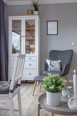 Unclassified image, 4 of 14, button