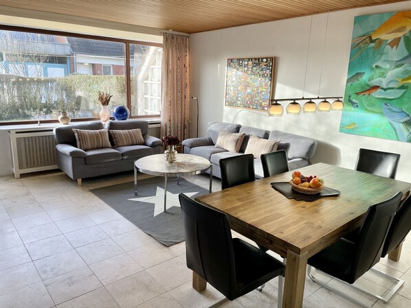 Unclassified image, 1 of 30, button