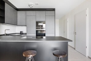 Réfrigérateur, micro-ondes, four, lave-vaisselle