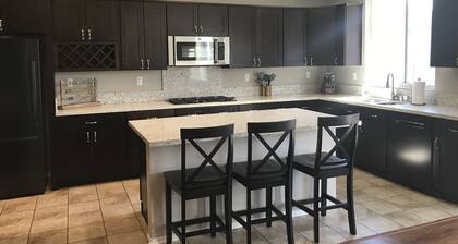 Cheerful 4 bedroom with garage parking