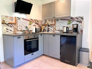Réfrigérateur, four, plaque de cuisson, lave-vaisselle