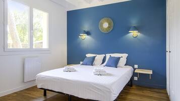 5 bedrooms, WiFi, bed sheets