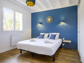 5 bedrooms, WiFi, bed sheets