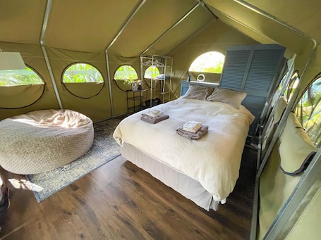 1 bedroom, free WiFi. Your adobe among the trees
