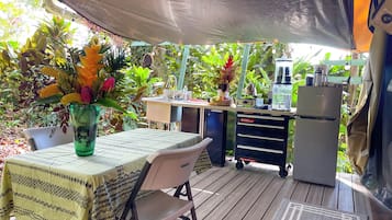 屋外ダイニングエリア