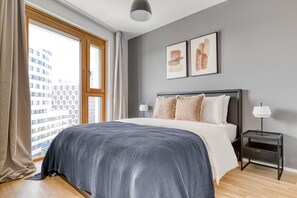 3 habitaciones, tabla de planchar con plancha, wifi y ropa de cama 