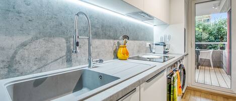 Kühlschrank, Mikrowelle, Ofen, Geschirrspüler