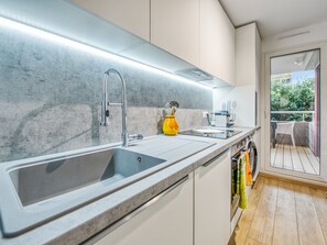 Kühlschrank, Mikrowelle, Ofen, Geschirrspüler