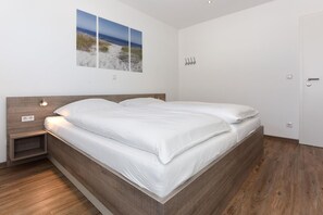 Unclassified image, 2 of 32, button