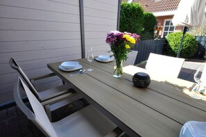 Outdoor dining - Vacation home Uferstraße 4 B (Wittmund)