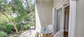 Walk to the Beach! New Smyrna Hideaway w/ Patio