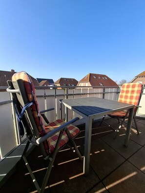 Unclassified image, 3 of 20, button