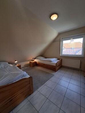 Unclassified image, 5 of 20, button