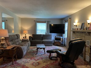 Smart-TV, DVD-Player, Stereoanlage