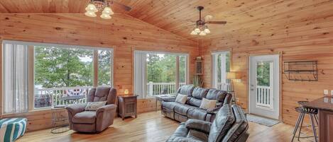 Flat-screen TV, fireplace