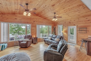 Flat-screen TV, fireplace