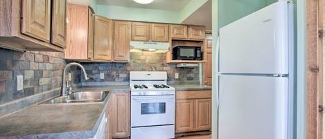 Réfrigérateur, micro-ondes, plaque de cuisson, lave-vaisselle