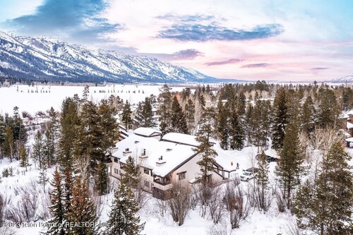 Chalet Retreat w Mountain View’s in Jackson Hole 