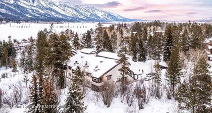 Chalet Retreat w Mountain View’s in Jackson Hole