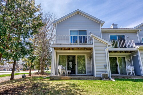 Fish Creek Condo-Next to Shopping and restaurants