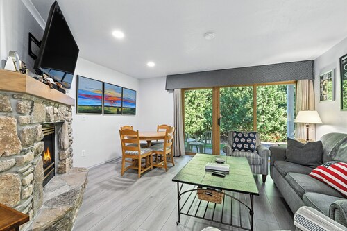 Fish Creek Condo-Next to Shopping and restaurants