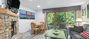 Fish Creek Condo-Next to Shopping and restaurants