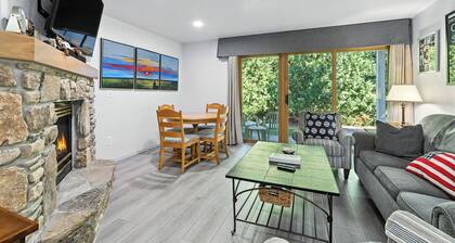 Fish Creek Condo-Next to Shopping and restaurants