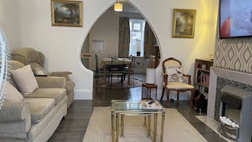 TV, fireplace, stereo