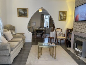 TV, fireplace, stereo - Renovated 4-Bed Home, Sleeps 9 with Parking & Spa (Blackpool)