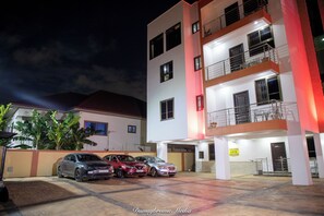 Exterior - 1 Bed Furnished Apartment - Wifi, Aircon, Security (Accra)