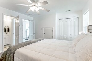 3 habitaciones, tabla de planchar con plancha, wifi y ropa de cama 