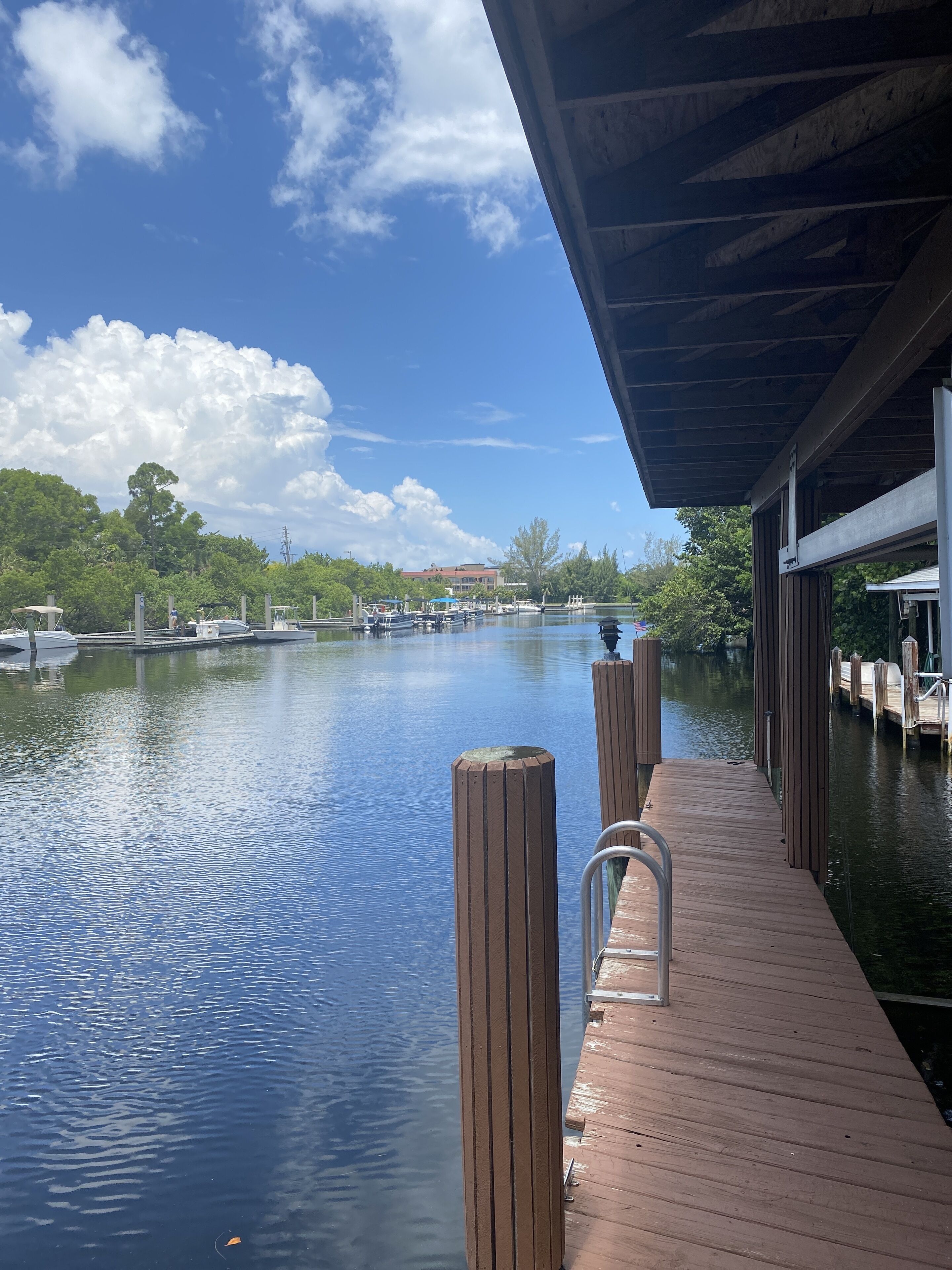 Welcome Boaters, dogs & kids to your waterfront oasis - 2 min. to Naples beach