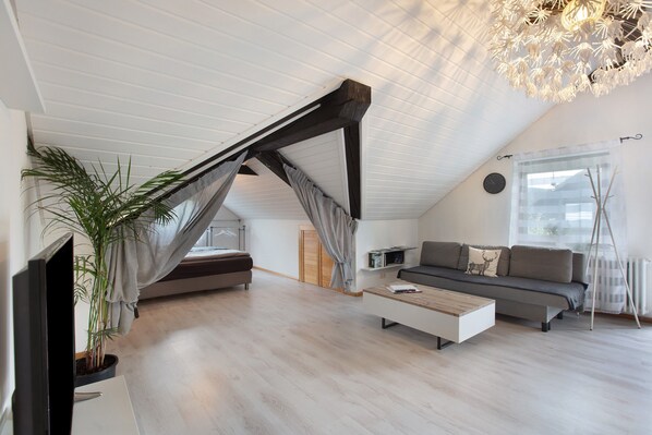 3 bedrooms, free WiFi, bed sheets