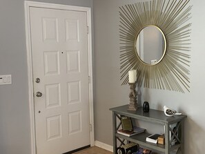 Interior - A Beautiful Home—mins to beach! (Melbourne)