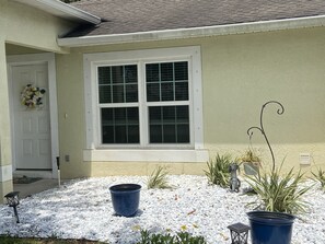 Exterior detail - A Beautiful Home—mins to beach! (Melbourne)