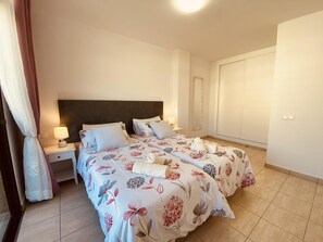 1 habitación, tabla de planchar con plancha, internet y ropa de cama