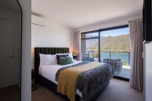 4 habitaciones, tabla de planchar con plancha y cuna de viaje 