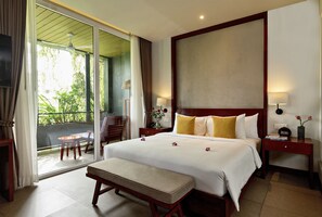 Superior Studio Suite | Down comforters, pillowtop beds, minibar, in-room safe