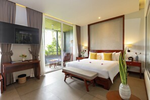 Superior Studio Suite | Down comforters, pillowtop beds, minibar, in-room safe