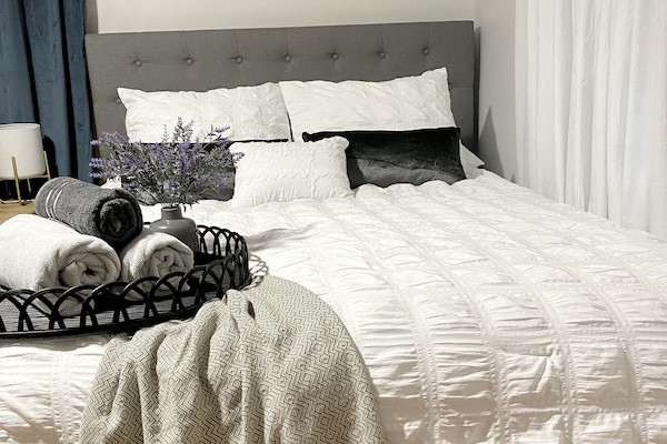 2 makuuhuonetta, silitysrauta/-lauta, ilmainen Wi-Fi, vuodevaatteet