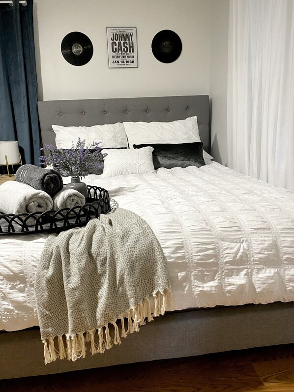 2 bedrooms, iron/ironing board, free WiFi, bed sheets