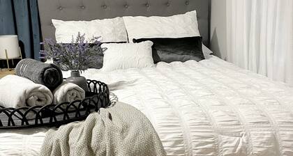 Dolly • Elvis • Cash Inspired Home in Pioneer- Royal Blue, Tackett & Sundquist