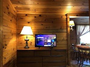 Interior - Cozy Waterfront One-bedroom Cottage w/ Fibe WiFi (York)