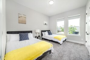 4 bedrooms, in-room safe, desk, iron/ironing board