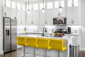 冰箱、微波炉、炉灶、洗碗机