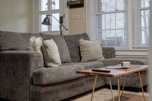 Smart TV, video games, books, smart speakers - The Dawson — Charming & Quiet. Close to Downtown, Hiking and Biking (Hot springs)