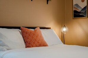 2 bedrooms, in-room safe, desk, iron/ironing board