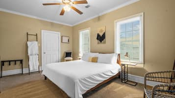 2 habitaciones, caja de seguridad en la habitación y escritorio