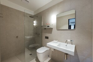 Douche, serviettes fournies