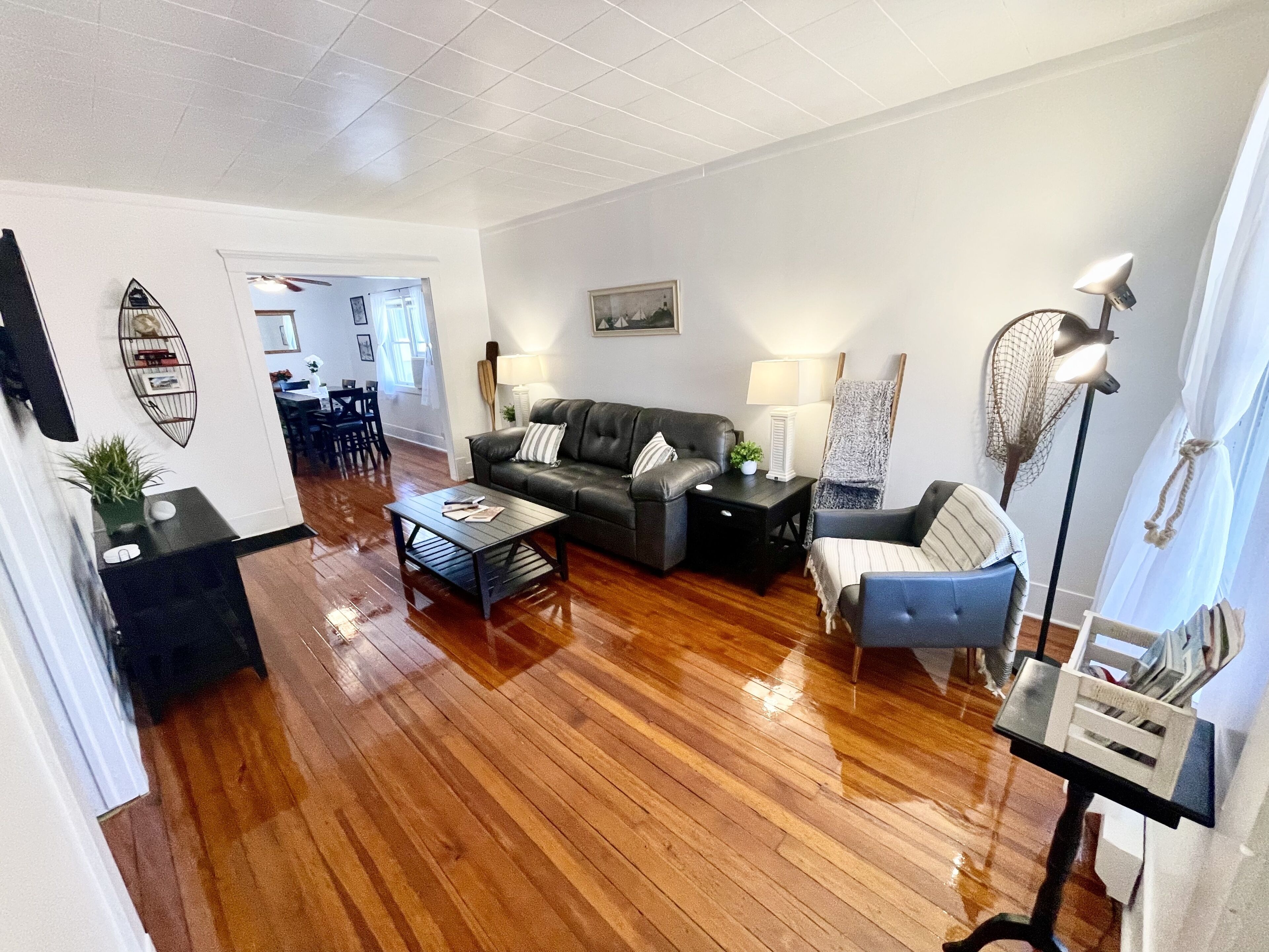 Smart TV, fireplace, video games, books